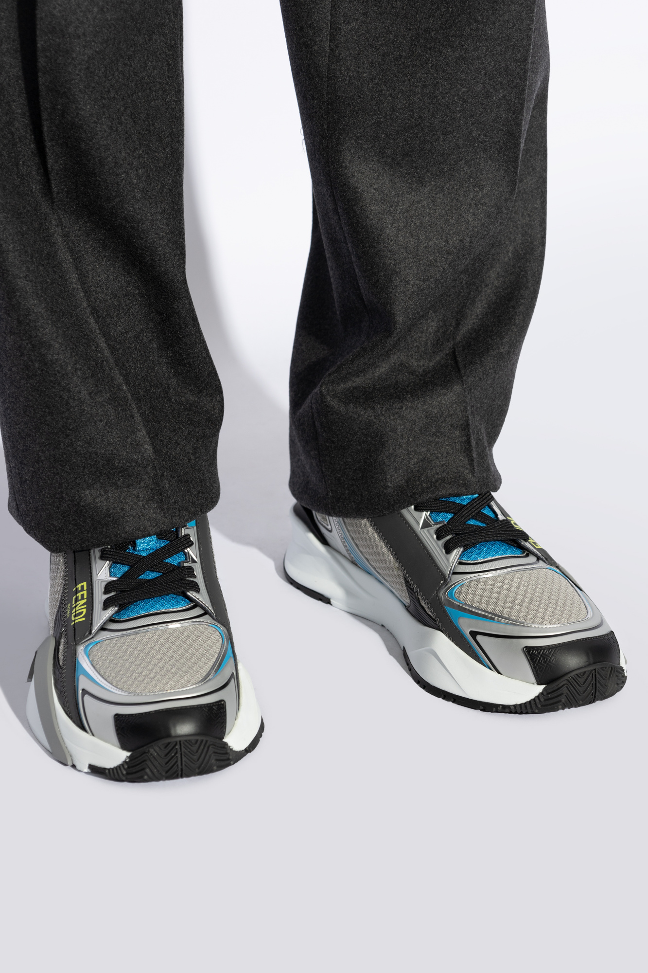 希少品◆足元をエレガントに♪【FENDI】フロ ーSneakers Navy Fendi Tag Sneakers Technical fabric Black | Fendi